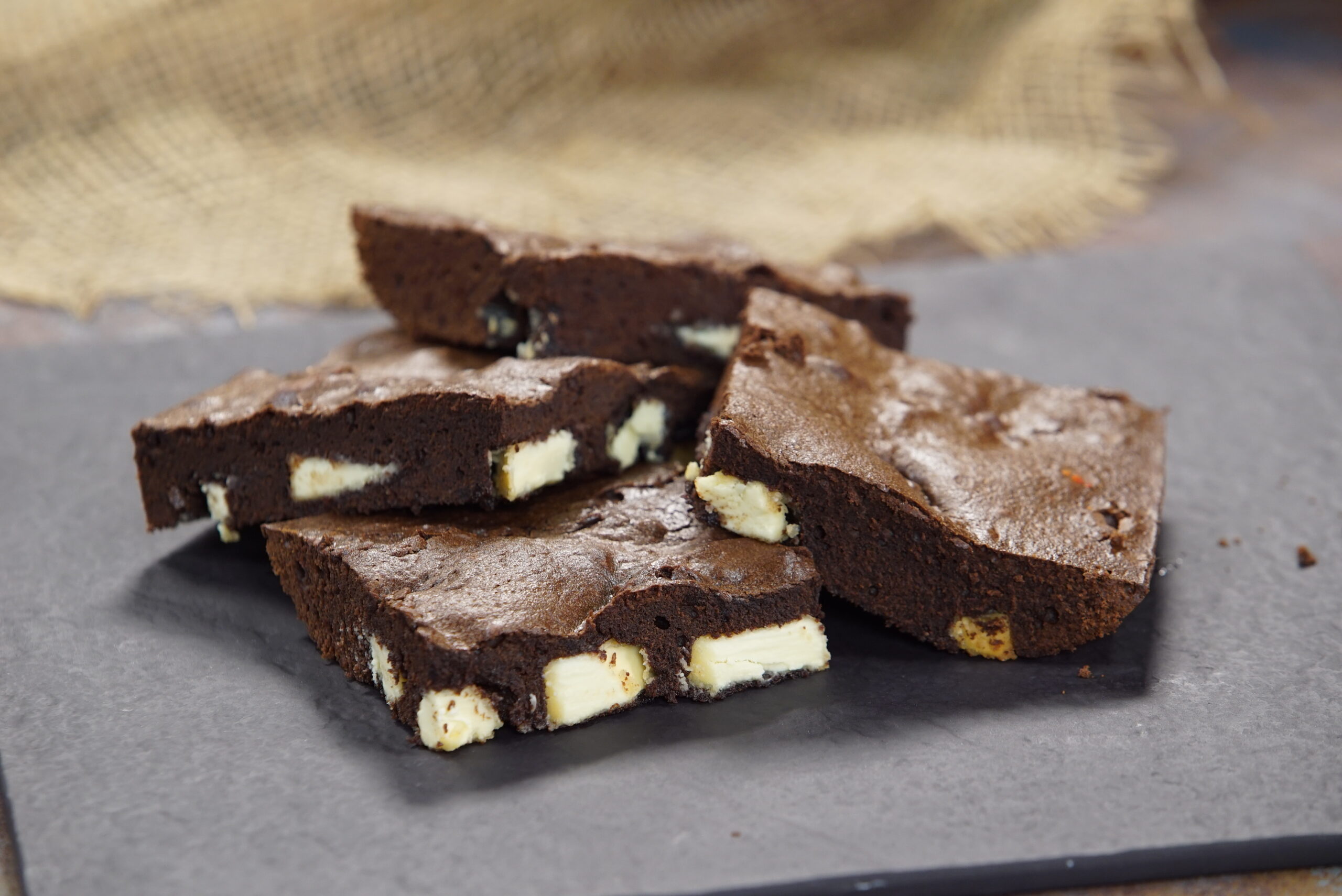 Beyaz Çikolatalı Browni